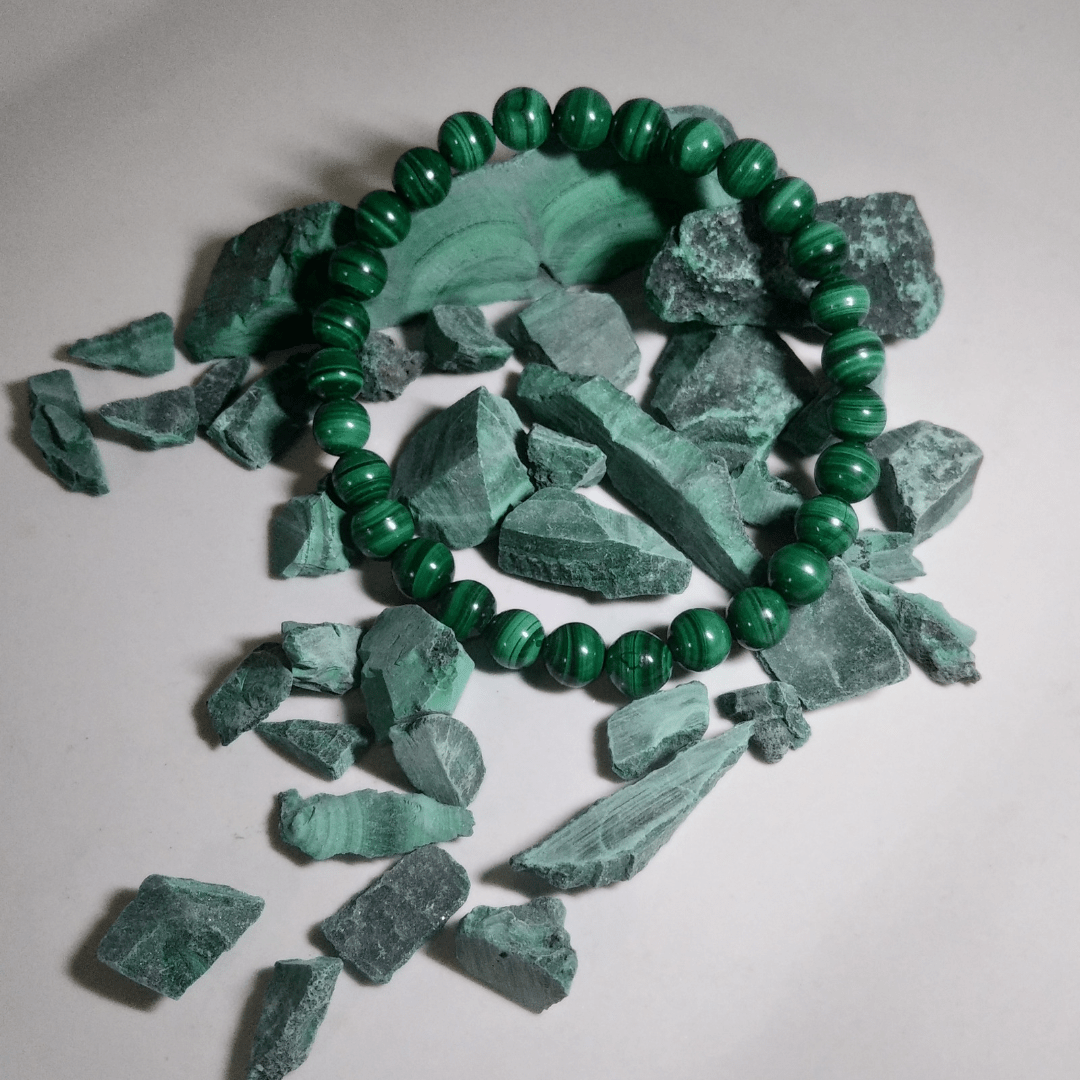 Green Crystals – What Are They And What Do They Do